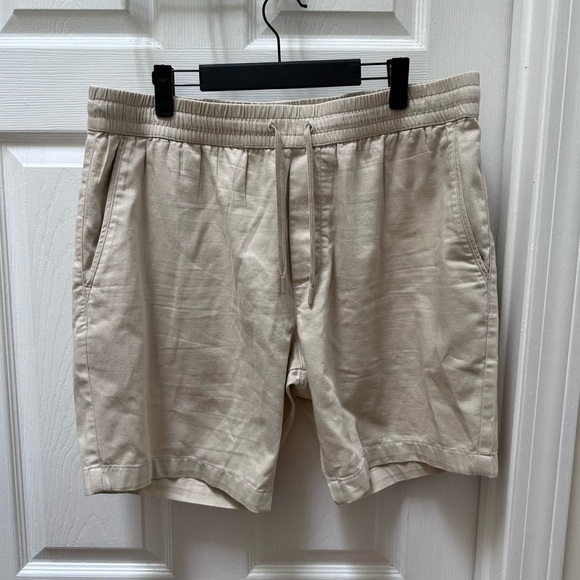 UnTuckit Whitley Short tan cream white xl drawstring - Picture 2 of 8